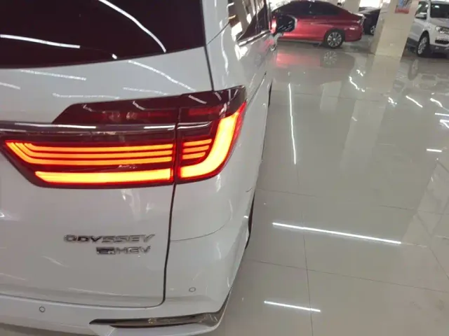 Honda Odyssey — Фото автомобиля 7