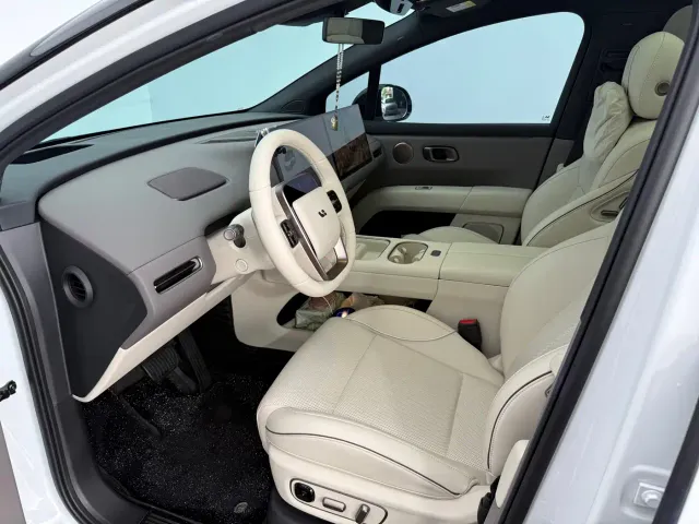 Li Auto Li Auto i6 2025 4WD Base Model — Фото автомобиля 7