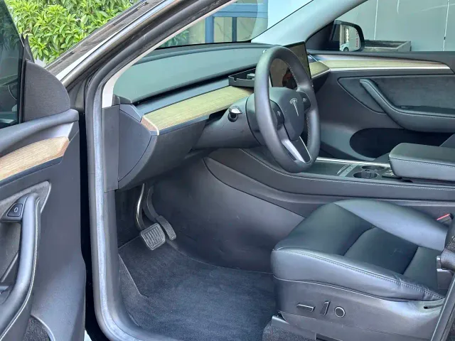 Tesla Model Y — Фото автомобиля 7
