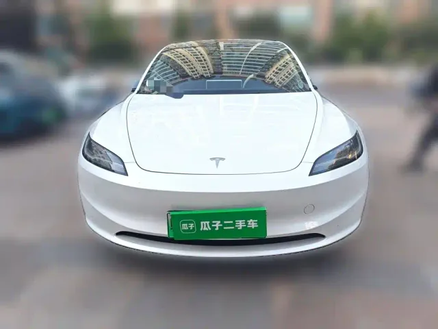 Tesla Model 3 — Фото автомобиля 2
