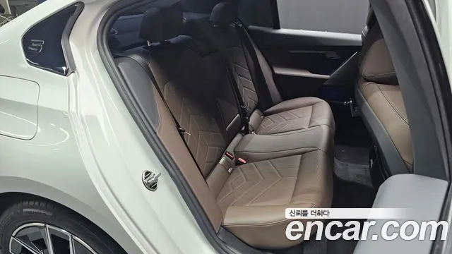 BMW 5-Series — Фото автомобиля 25