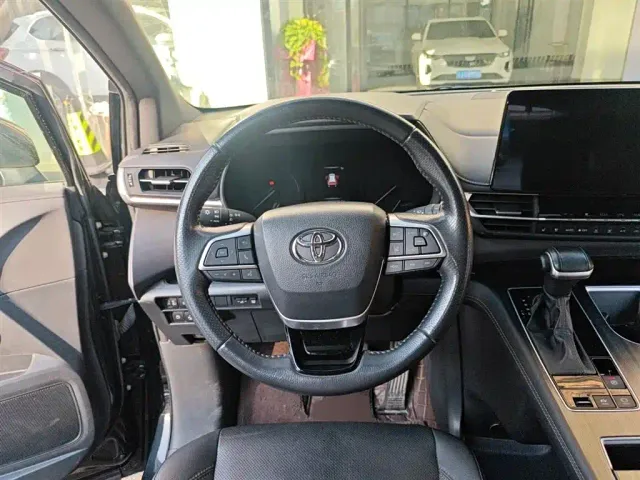 Toyota Sienna — Фото автомобиля 6