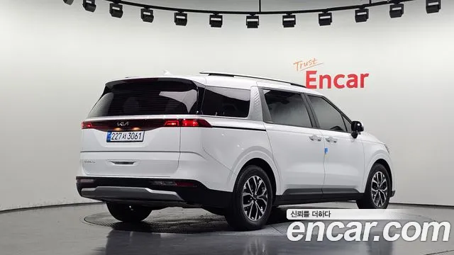 Kia Canival Carnival 4 поколение Дизель 9 мест Prestige — Фото автомобиля 2