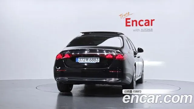 Mercedes-Benz E-Class — Фото автомобиля 4