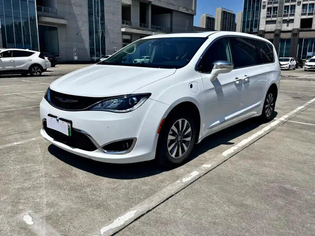 Фотография автомобиля — Chrysler Grand Caravan PHEV