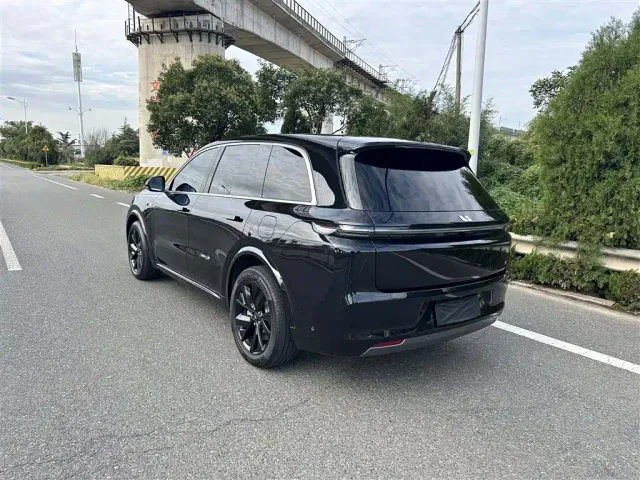 Li Auto L8 — Фото автомобиля 5