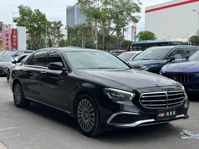 Mercedes-Benz E-Class — Фото автомобиля 2