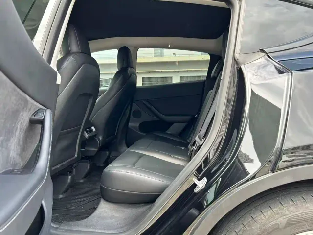 Tesla Model Y — Фото автомобиля 6