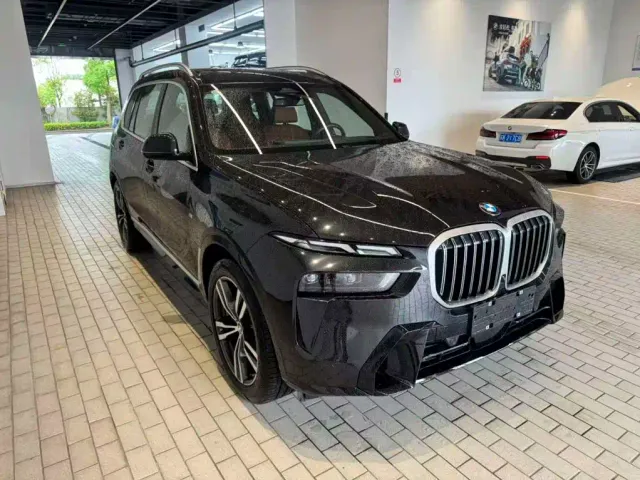 BMW X7 — Фото автомобиля 3
