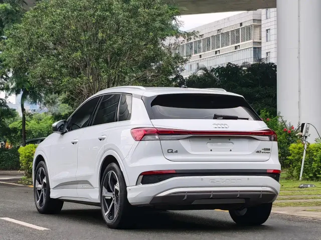 Audi Q4 e-tron — Фото автомобиля 5