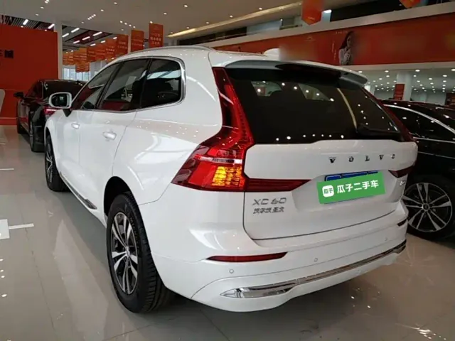 Volvo XC60 — Фото автомобиля 4
