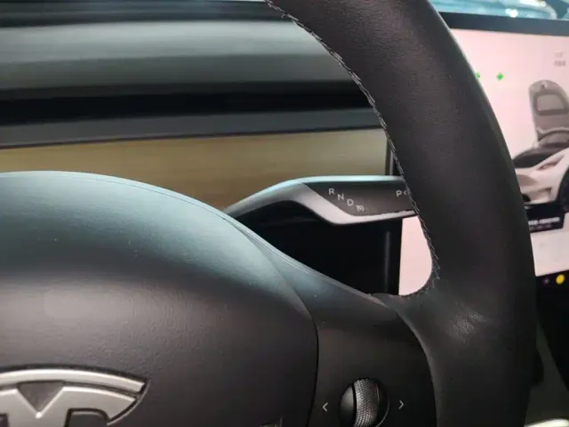Tesla Model Y — Фото автомобиля 13