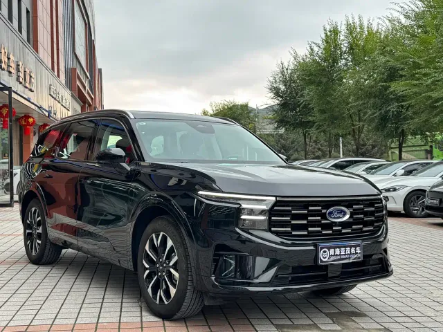 Ford Edge — Фото автомобиля 3