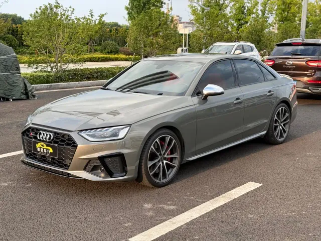 Фотография автомобиля — Audi S4