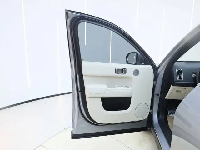 Li Auto L8 — Фото автомобиля 7