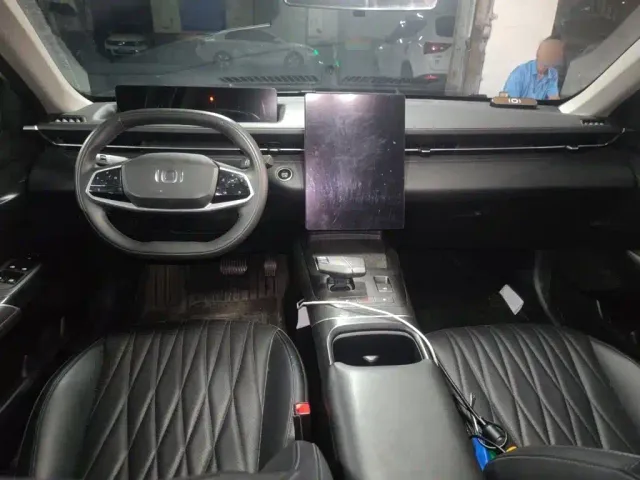 Changan Qiyuan A05 — Фото автомобиля 12