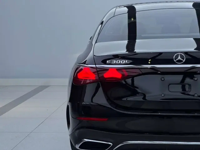 Mercedes-Benz E-Class — Фото автомобиля 5