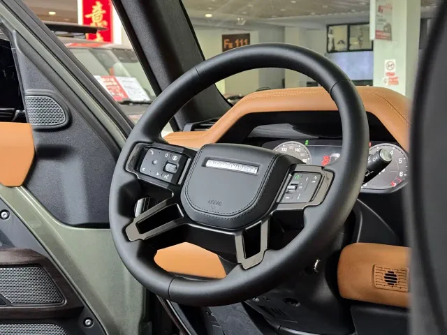 Land Rover Defender — Фото автомобиля 10