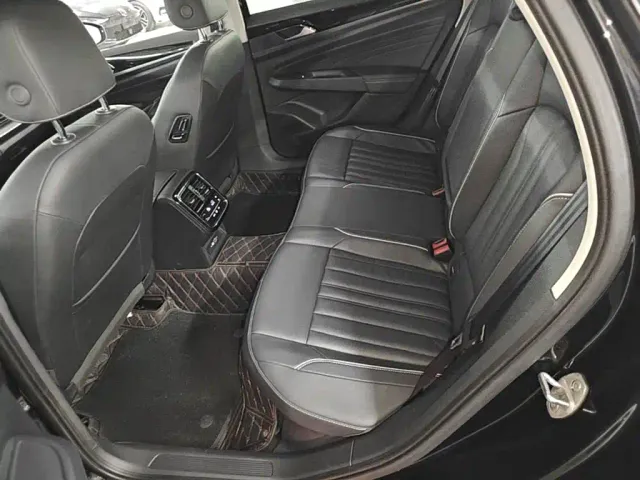 Volkswagen Passat — Фото автомобиля 16