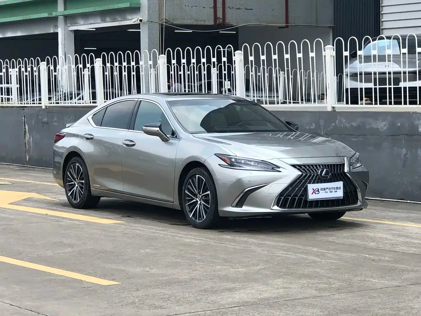 Lexus Lexus ES 2021 300h Luxury Edition — Фото автомобиля 3