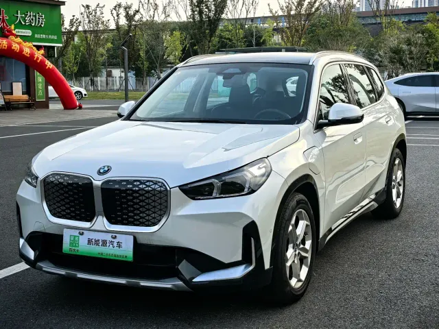 Фотография автомобиля — BMW iX1