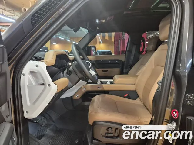 Land Rover Defender — Фото автомобиля 11
