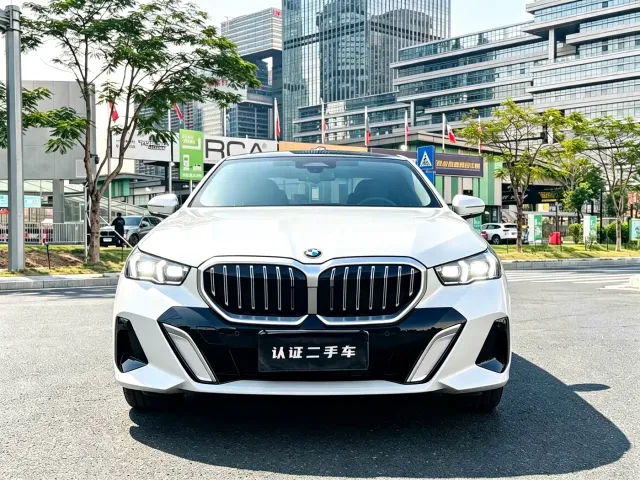 BMW 5 Series — Фото автомобиля 2