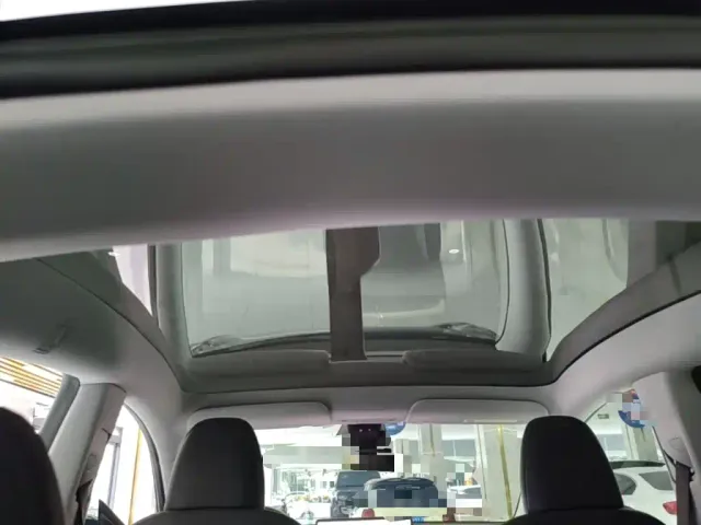 Tesla Model Y — Фото автомобиля 17