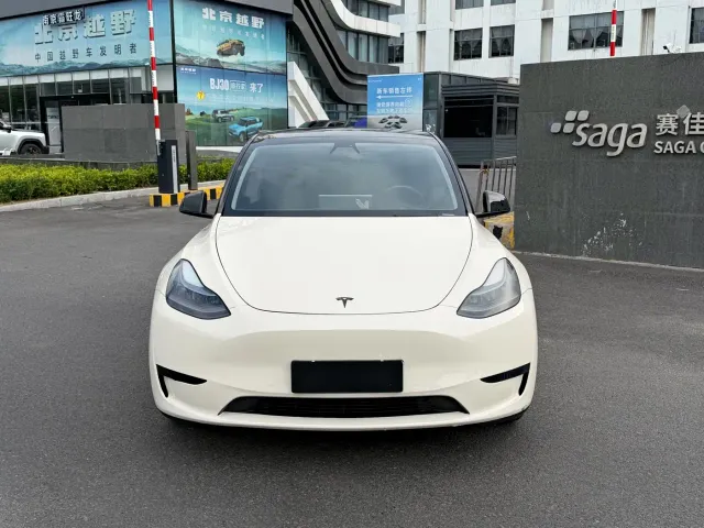 Tesla Model Y — Фото автомобиля 2
