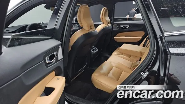 Вольво XC60 — Фото автомобиля 10