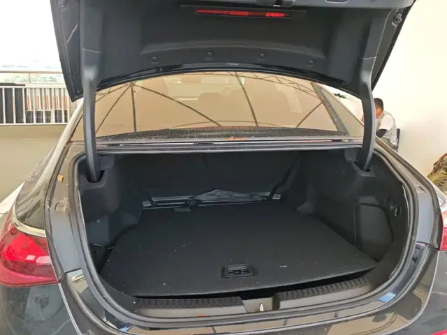 Mercedes-Benz E-Class — Фото автомобиля 18