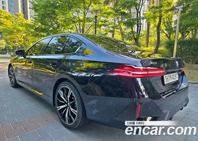 BMW 5 Series G60 — Фото автомобиля 4