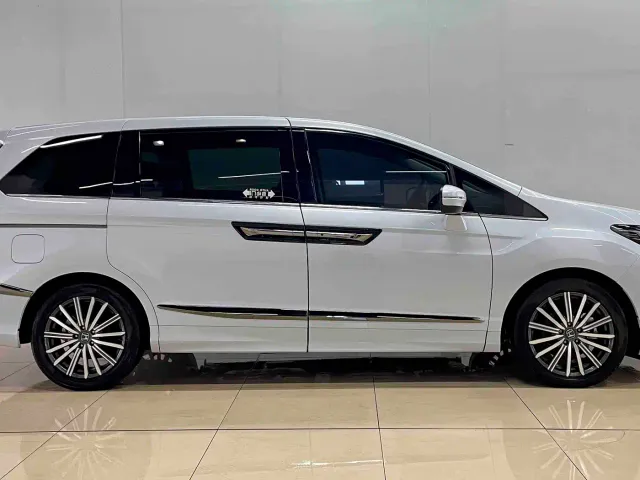 Honda Elysion — Фото автомобиля 4