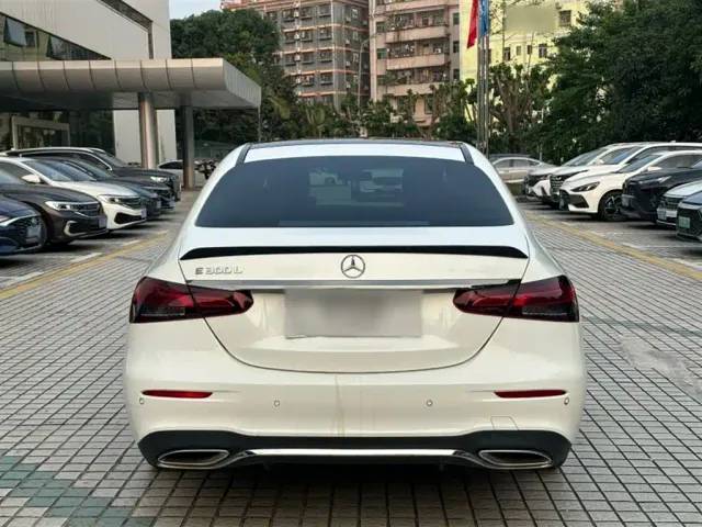 Mercedes-Benz E-Class — Фото автомобиля 21