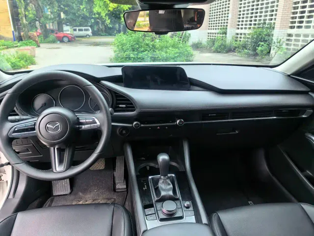 Mazda Axela — Фото автомобиля 9