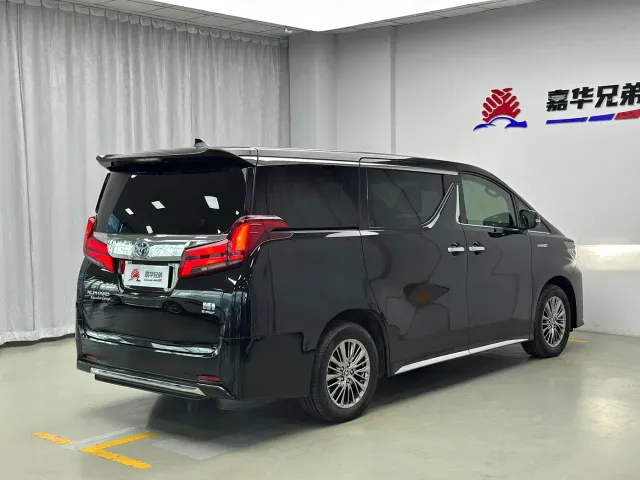 Toyota Alphard — Фото автомобиля 8