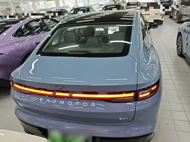 Leapmotor B01 — Фото автомобиля 5