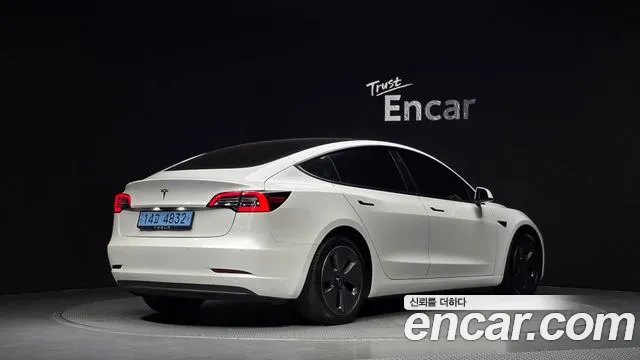 Tesla Model 3 — Фото автомобиля 2