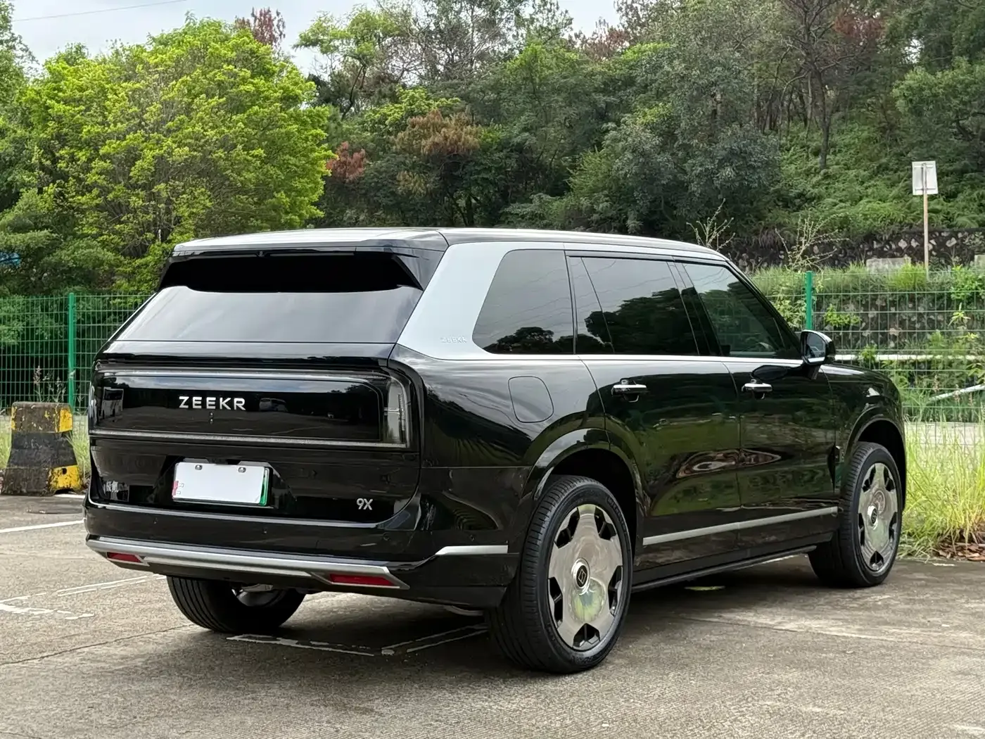 ZEEKR Zeekr 9X 2025 Model Standard — Фото автомобиля 17