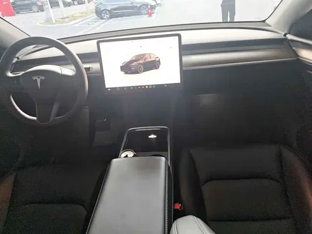 Tesla Model Y — Фото автомобиля 12