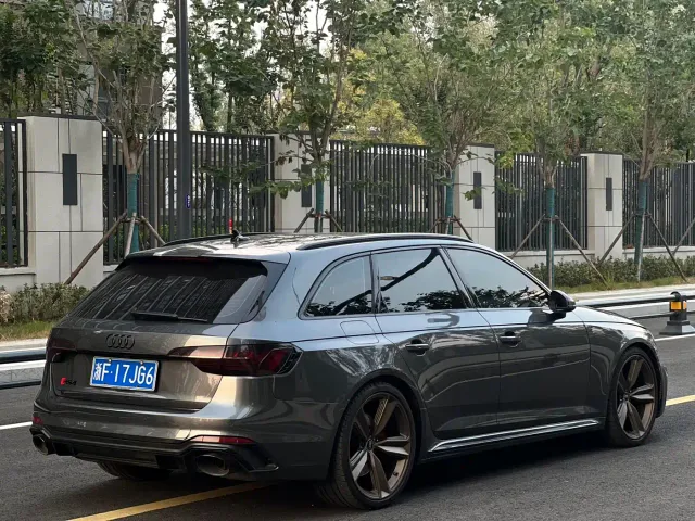 Audi RS 4 — Фото автомобиля 10