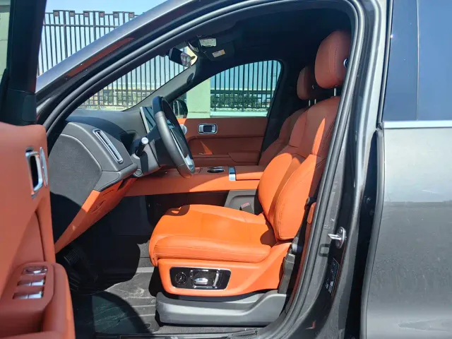 Li Auto L8 — Фото автомобиля 10