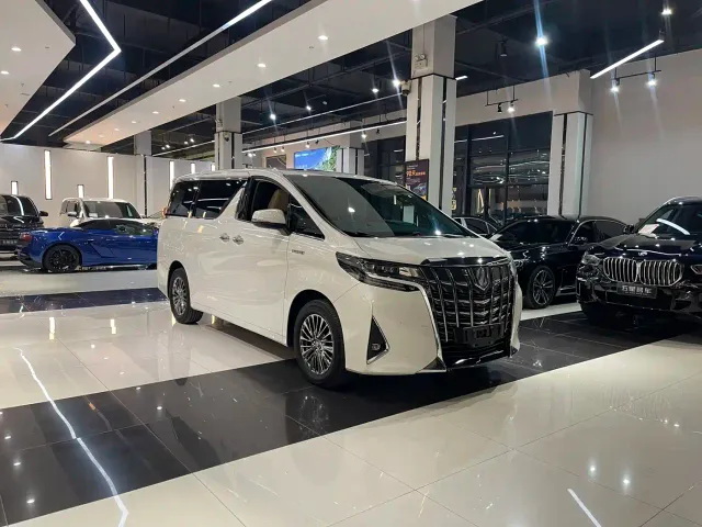 Toyota Alphard — Фото автомобиля 3