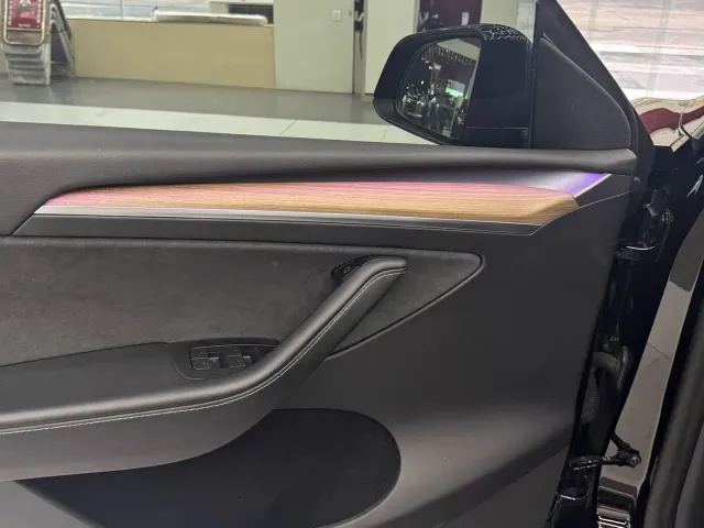 Tesla Model Y — Фото автомобиля 17