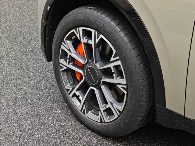Lynk & Co 900 — Фото автомобиля 18
