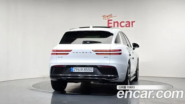 Genesis GV70 — Фото автомобиля 4