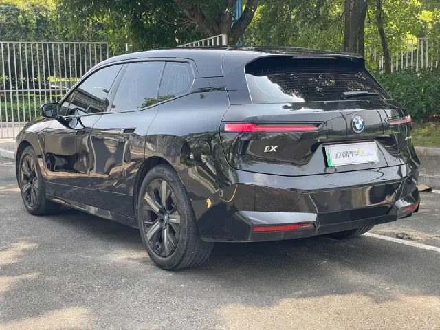 BMW iX — Фото автомобиля 19