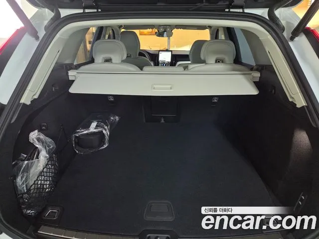 Volvo XC60 Generation 2 — Фото автомобиля 20