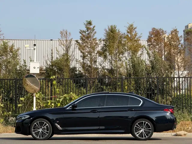 BMW 5 Series — Фото автомобиля 2