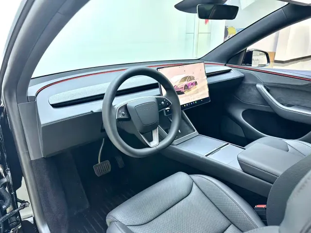 Tesla Model Y L — Фото автомобиля 9